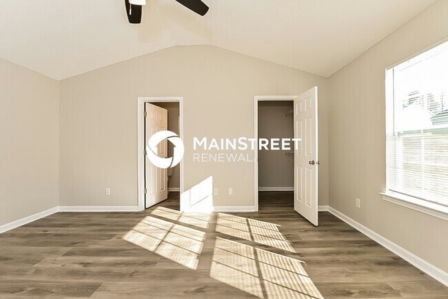 Building Photo - 3 Bedroom Pet-Friendly Home in ELLENWOOD, ...