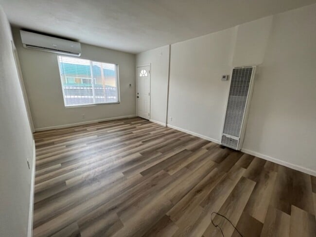 Building Photo - 1083 E Nocta St