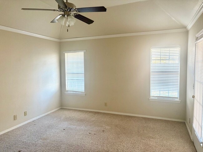 Building Photo - Beautiful 4 bedroom ranch style home in wonderful location off 101st between Memorial and Mingo