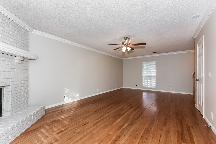 Building Photo - 5105 Roxborough Dr