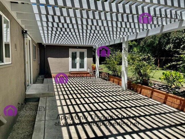 Building Photo - 158 Cameo Dr