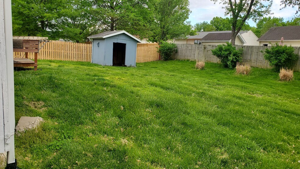 Building Photo - 1350 Manuka Dr