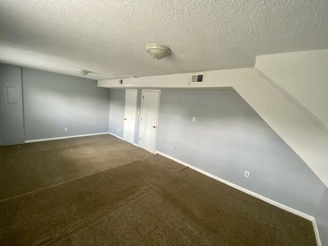 Building Photo - 3704 Timbercrest Dr NW