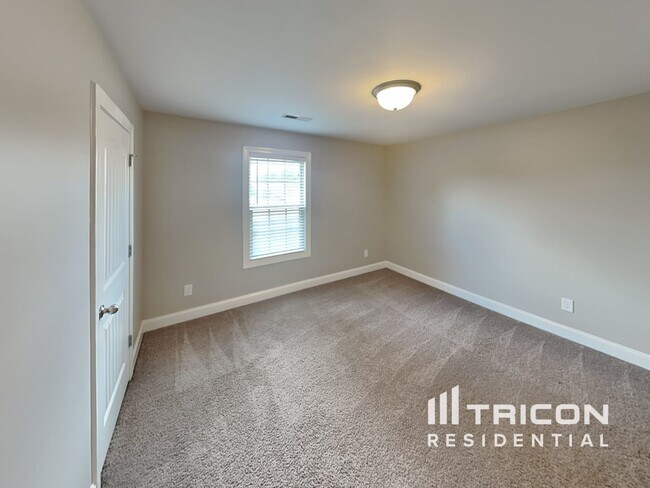 Building Photo - 5109 Cloverhill Dr