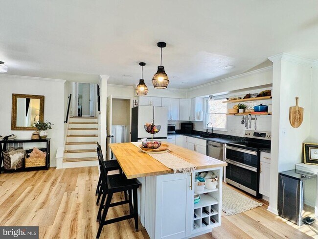 Building Photo - 1101 Harbour Dr