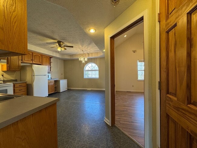 Building Photo - Quaint Three Bedroom Home with an Oversized Tub!