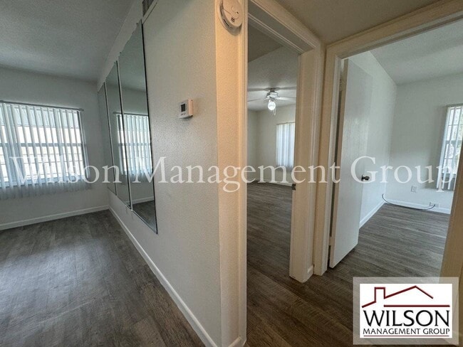 Building Photo - 206 E Yale St