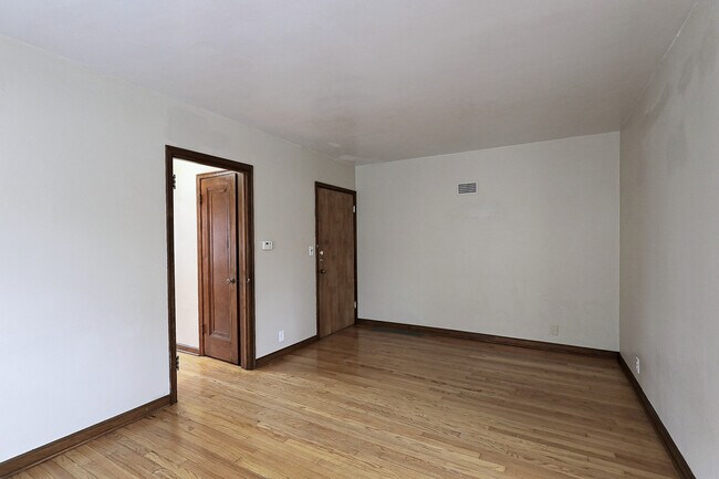 Building Photo - 1425 S 11th St