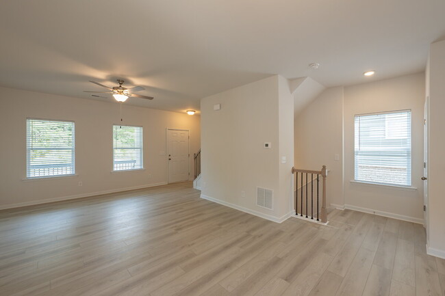 Building Photo - "Spacious 4-Bedroom Retreat with 3.5 Baths...