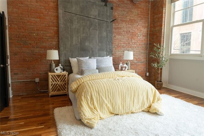 Building Photo - 1260 W 4th St