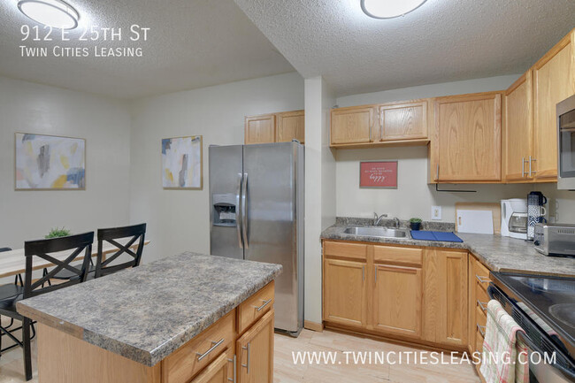 Building Photo - 3 Bedroom 1 Bath Unit - W/D On Site - Furn...