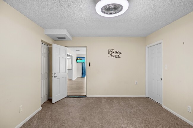 Building Photo - 7907 Sebastian Rd