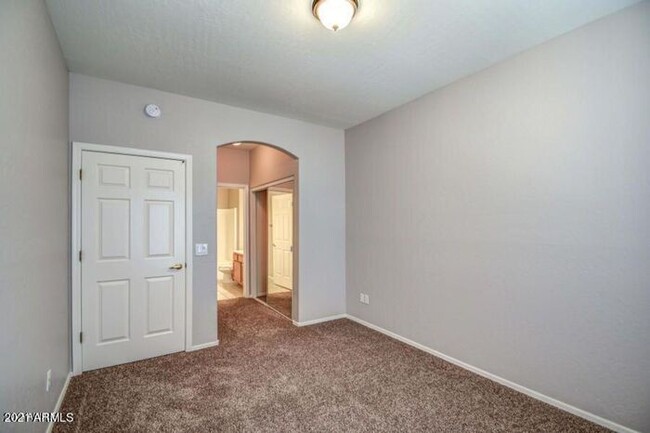 Building Photo - Charming 2-bedroom 2-bath townhome in Chan...