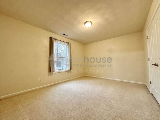 Building Photo - 4824 Kennebeck Ave