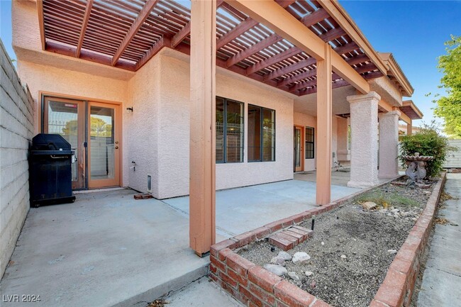 Building Photo - 618 Cervantes Dr