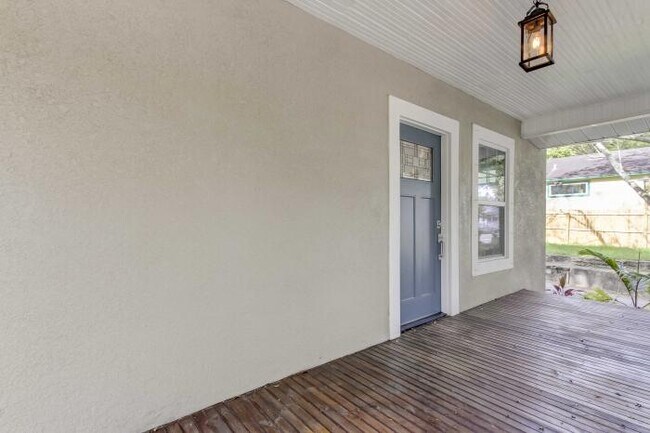 Building Photo - 3 bedroom in Tampa FL 33604