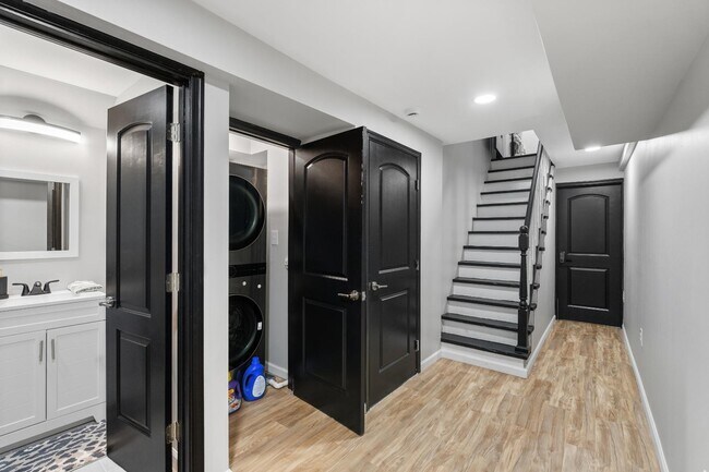 Building Photo - 3022 Auchentoroly Terrace