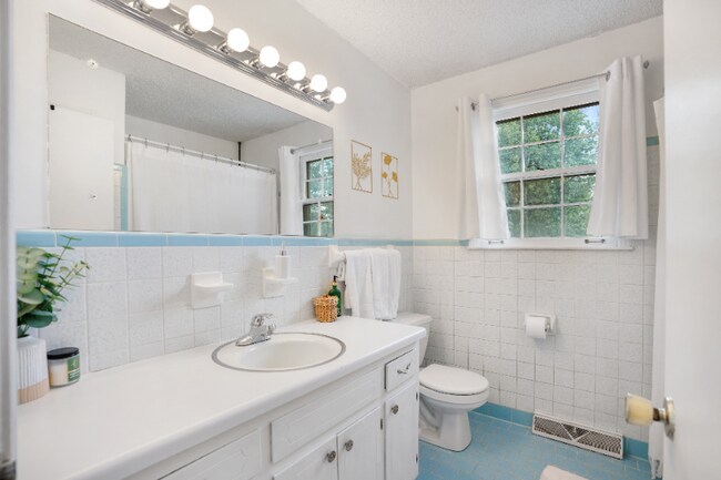 Building Photo - 634 Pollard Rd