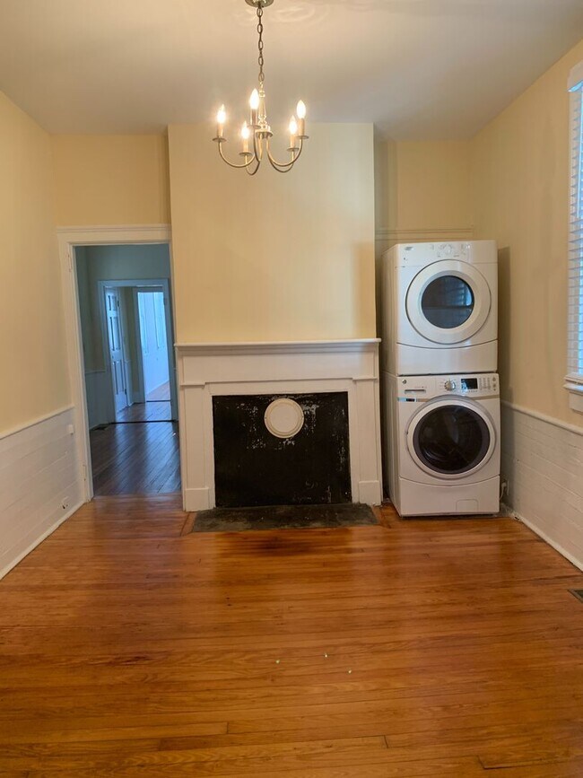 Building Photo - 122 St Philip St