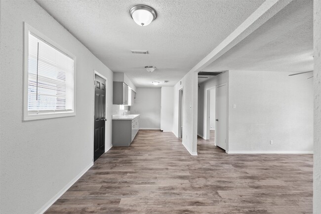Building Photo - 815 Rugeley St
