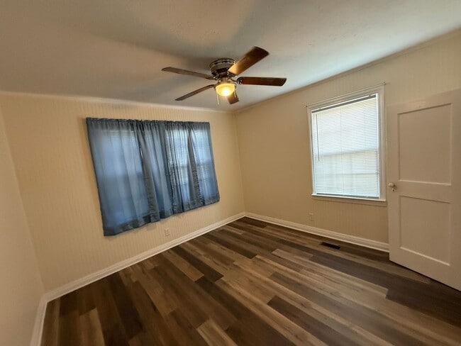 Building Photo - Walking Distance to Pell City Courthouse, ...