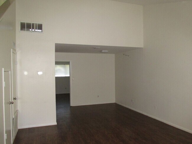 Building Photo - 5735 Crestmore Dr