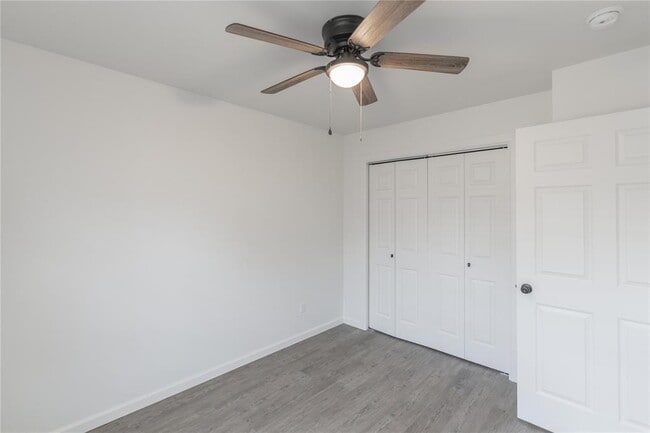 Building Photo - 566 Parkhill Cir