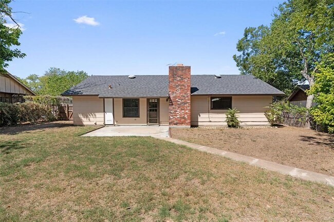 Building Photo - 325 Heartwood Dr