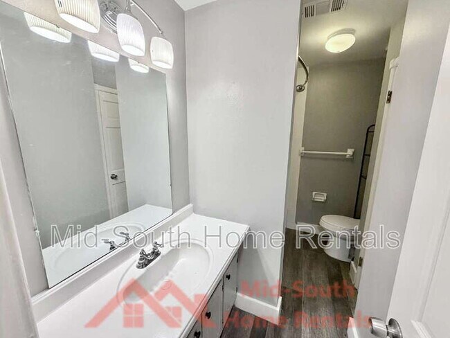 Building Photo - 512 McElroy Rd