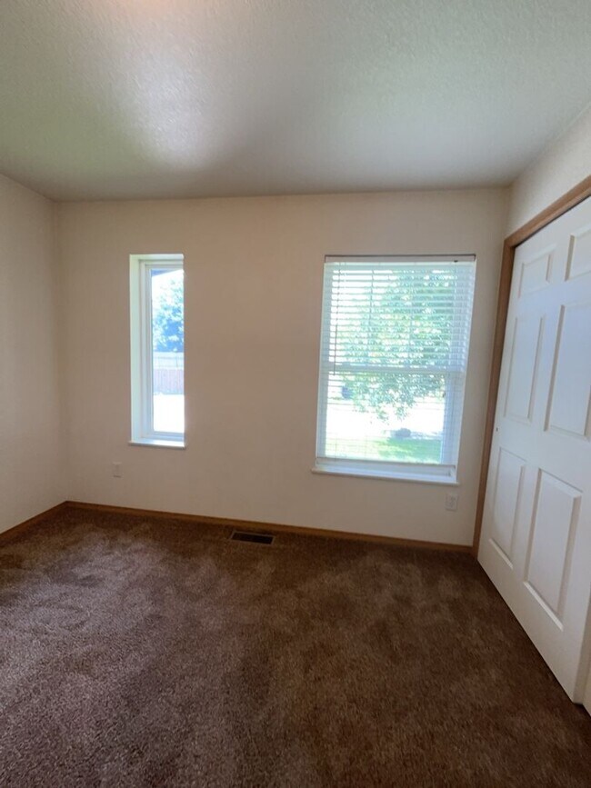 Building Photo - 208 Bentley Park Loop