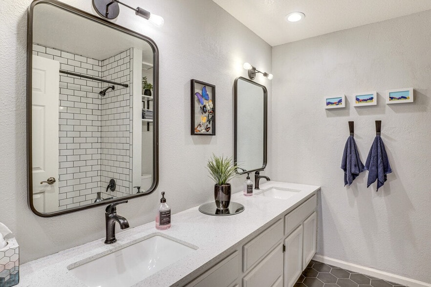 Building Photo - 2873 N Marquise Ct