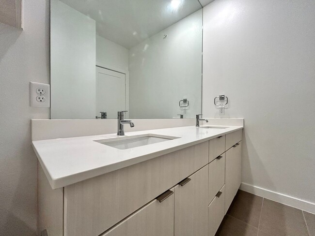Building Photo - Beautiful and Spacious 1/BR 1/BA Home with...