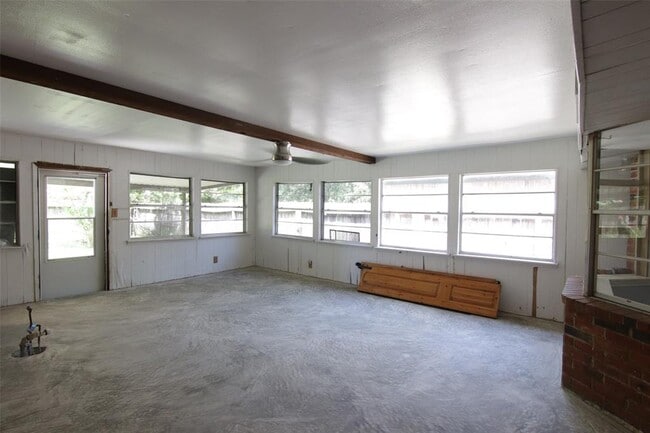 Building Photo - 2111 Adams St