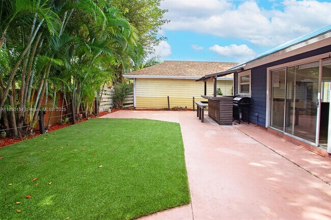 Building Photo - 13934 SW 103rd Terrace