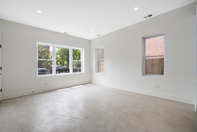 Building Photo - 1472 W Ohio St