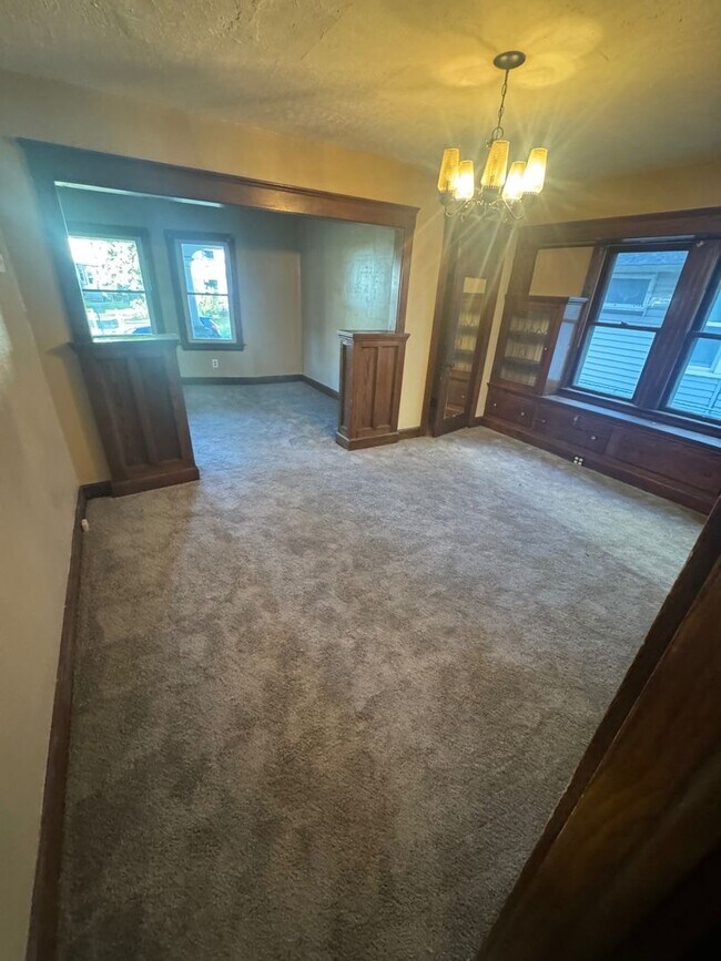 Building Photo - 7505 Halle Ave