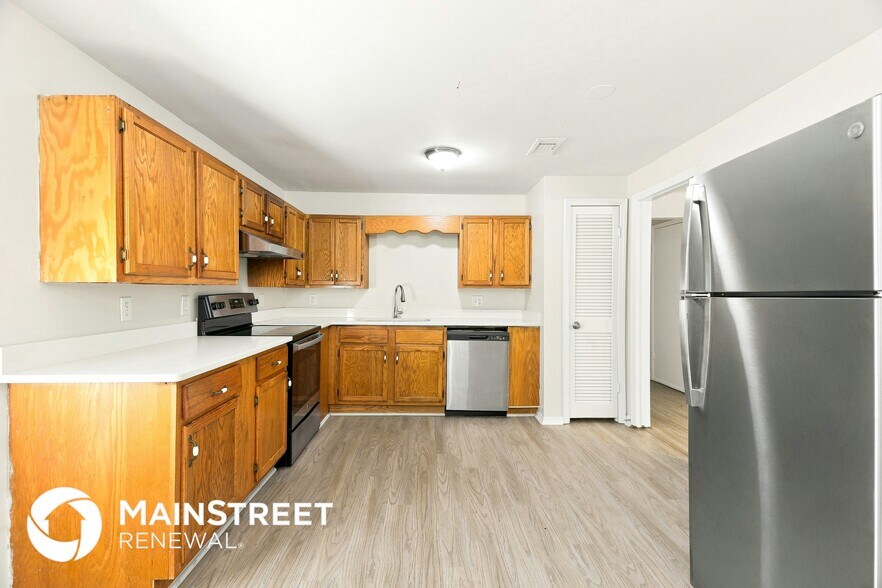 Building Photo - 5057 Oak Leaf Cir