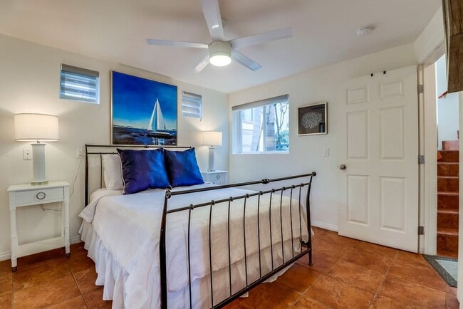 Building Photo - Private Rooftop Deck South Mission Beach