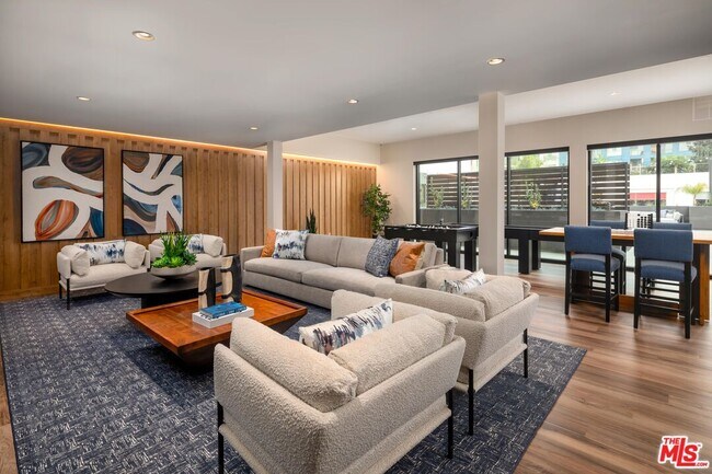 Building Photo - 201 N La Brea Ave