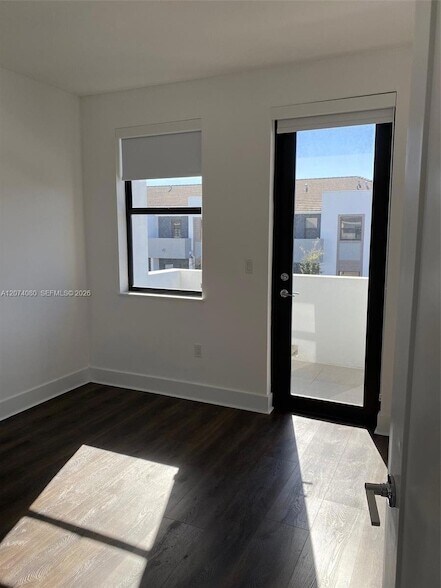 Building Photo - 10543 SW 118th Ave