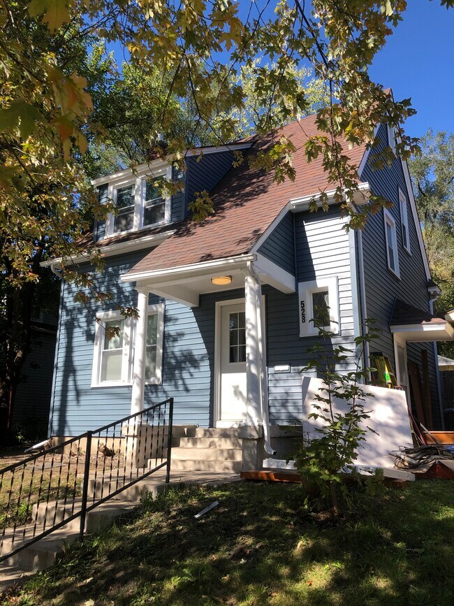 Primary Photo - 528 Laurel St