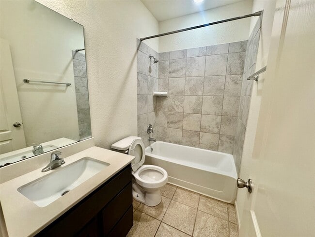 Building Photo - 2518 Boxwood Park