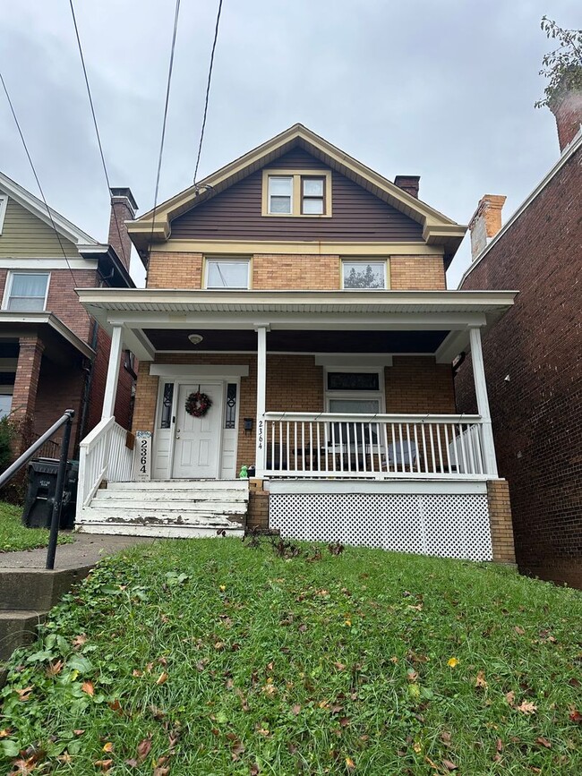 Primary Photo - 5 Bedroom House Located In Clifton Near UC...