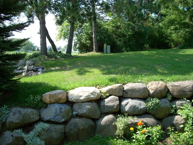 Building Photo - 3001 Arapaho Dr
