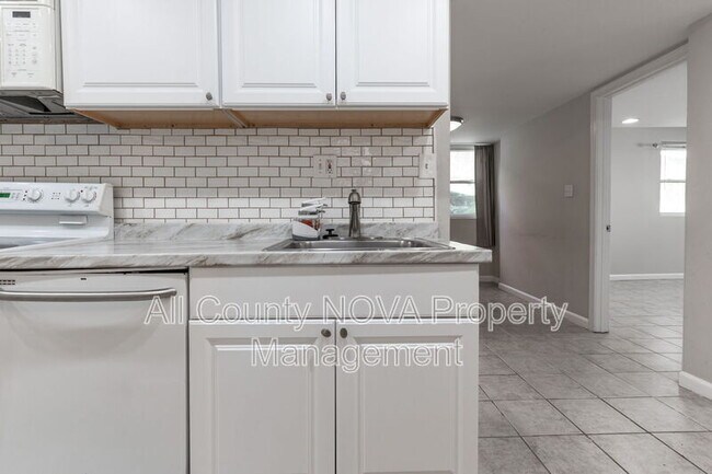 Building Photo - 4141 21st Rd N