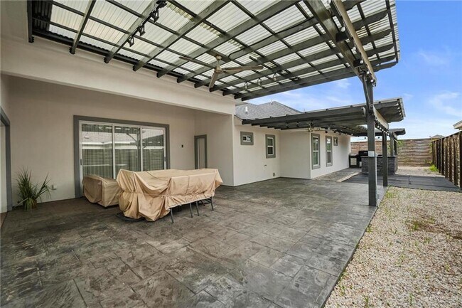 Building Photo - 5812 Pelican Ave