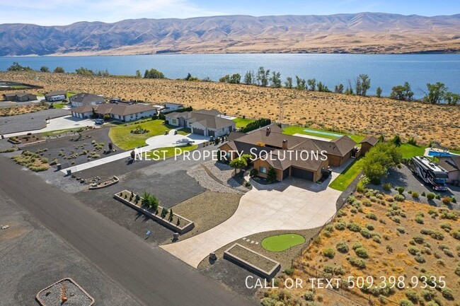 Building Photo - Jaw Dropping Home Overlooking the Columbia...