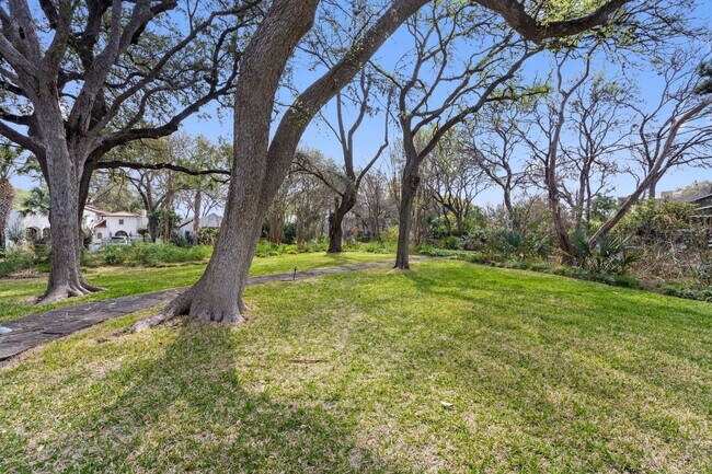 Building Photo - 1600 Forest Trail