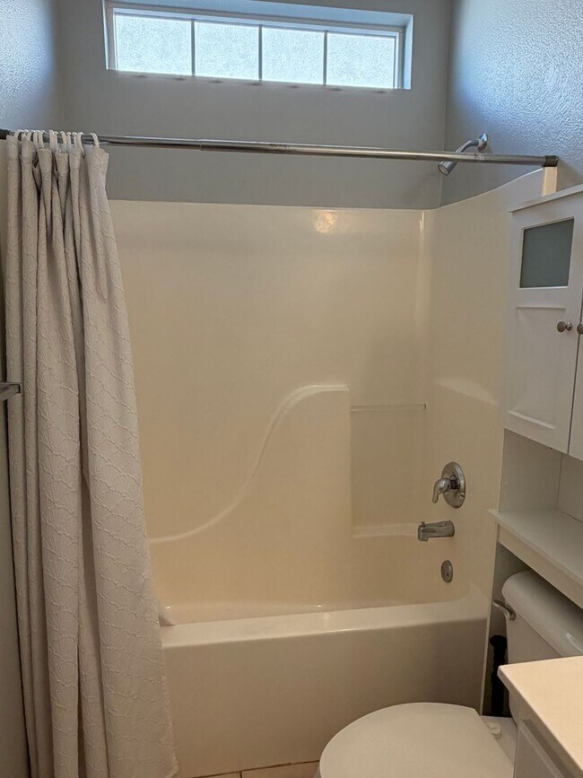 Building Photo - Beautiful Home in Sun City - Freshly Painted, New Flooring!