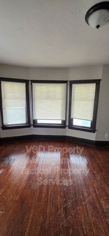 Building Photo - 12819 Edmonton Ave